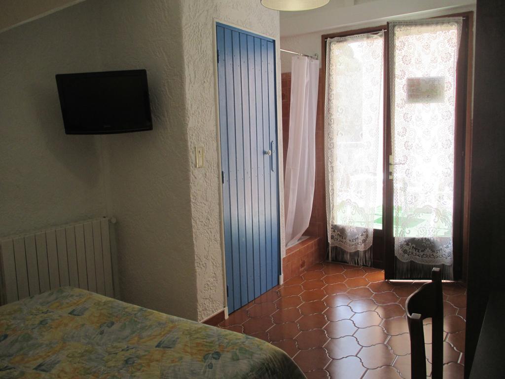 Hotel Restaurant Les 3 Chenes Fréjus 외부 사진